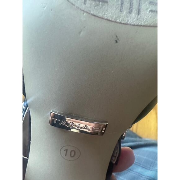 Tahari Black Kitten Heel Mules with Silver Chain Detail – Size 10 - Picture 3 of 7